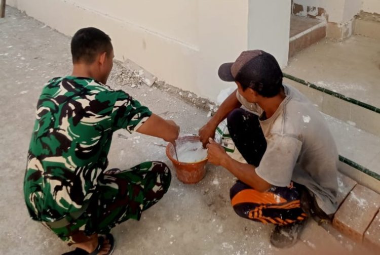 Di Balik Kuas dan Cat, Prajurit TMMD Wujudkan Mushola Impian Warga