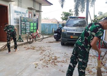 Satgas TMMD Ke-129 Kodim 0418/Palembang Jaga Kebersihan Poskotis Demi Kelancaran Pelaksanaan TMMD 