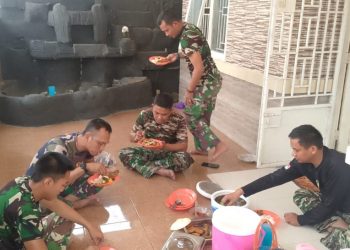 Makan Siang Bersama Warga, Satgas TMMD Ke-129 Kodim 0418/Palembang Perkuat Kemanunggalan TNI dan Rakyat