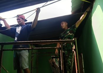 Hari Ke-19 Semangat Gotong Royong Warnai Rehab Rumah Bapak Karyo di Lokasi TMMD Ke-129 Kodim 0418/Palembang