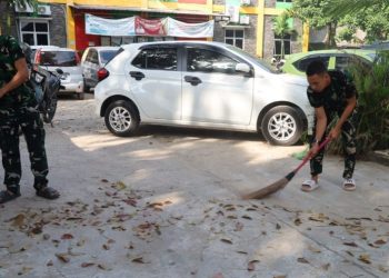 Satgas TMMD Kodim 0418/Palembang Tanamkan Kepedulian Lingkungan Melalui Aksi Bersih Poskotis