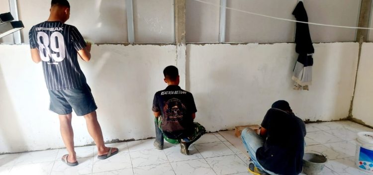 Gotong Royong Satgas TMMD dan Warga Percepat Penyelesaian RTLH Ibu Sriyanti