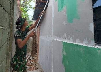 Disiplin dan Kerja Terukur, Satgas TMMD Ke-129 Percepat Finishing Rumah Bapak Fernando