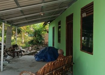 Hari Ke-20 TMMD Kodim 0418/Palembang, Satgas Rapikan Rumah Bapak Karyo Jelang Serah Terima