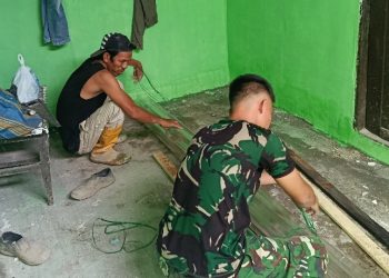 Satgas TMMD Kodim 0418/Palembang Utamakan Kualitas, Finishing Hari Ke-21 RTLH Bapak Karyo Dikerjakan Secara Teliti