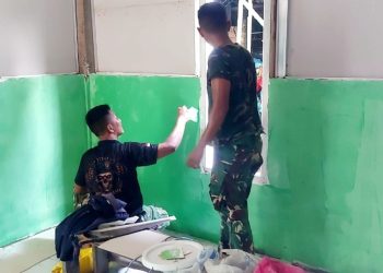 Hari Ke-21 Gotong Royong TNI dan Warga Percepat Penyelesaian Rumah Ibu Sriyanti