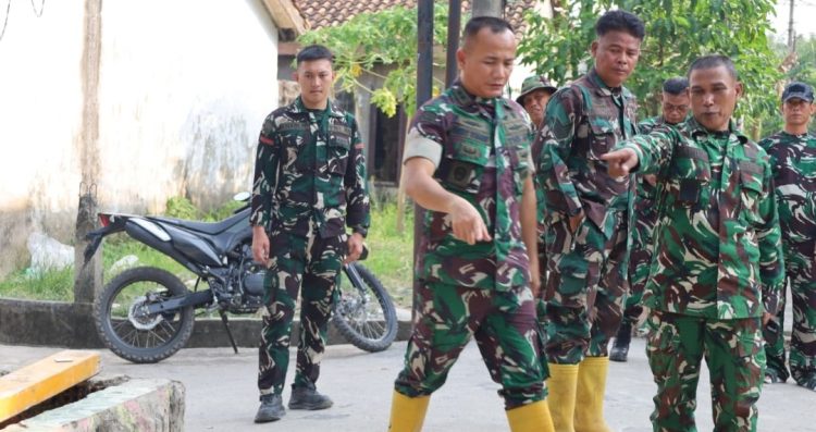 Hari Ke-22 Wadan Satgas TMMD ke-129 Beri Motivasi Personel, Utamakan Kualitas Pembangunan Mushola Baitul Magfurin