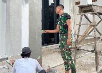 Hari ke-22 TMMD, Satgas Kodim 0418/Palembang Kebut Finishing Mushola Baitul Magfurin