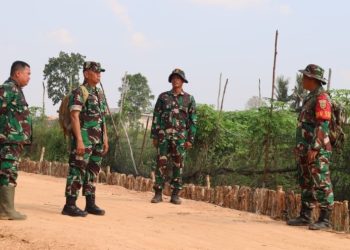 Wadan Satgas TMMD Kodim 0418/Palembang Tinjau Pembangunan Jalan, Pastikan Kualitas Tetap Terjaga
