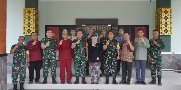 Wadan Satgas TMMD Ke-129 Kodim 0418/Palembang Sambut Kedatangan Katim Wasev TMMD di Makodim 0418/Palembang