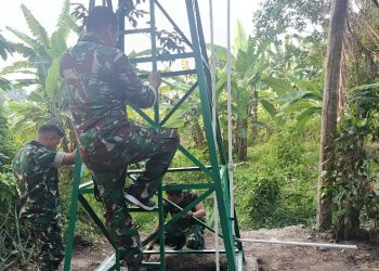 Satgas TMMD ke-129 Kodim 0418/Palembang Lakukan Pengecekan Tower Tandon Air Sumur Bor di Kampung Kreatif Pelangi