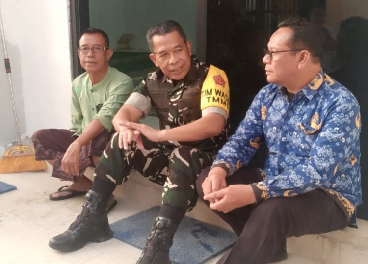 Katim Wasev TMMD Jalin Komsos dengan Warga, Dengarkan Langsung Manfaat Program TMMD Ke-129 Kodim 0418/Palembang