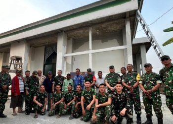 Kebersamaan Satgas TMMD dan Warga Warnai Kunjungan Ketua Tim Wasev TMMD ke-129 Kodim 0418/Palembang