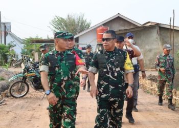 Ketua Tim Wasev TMMD ke-129 Tinjau Pembangunan Jalan 750 Meter di Kelurahan Talang Jambe