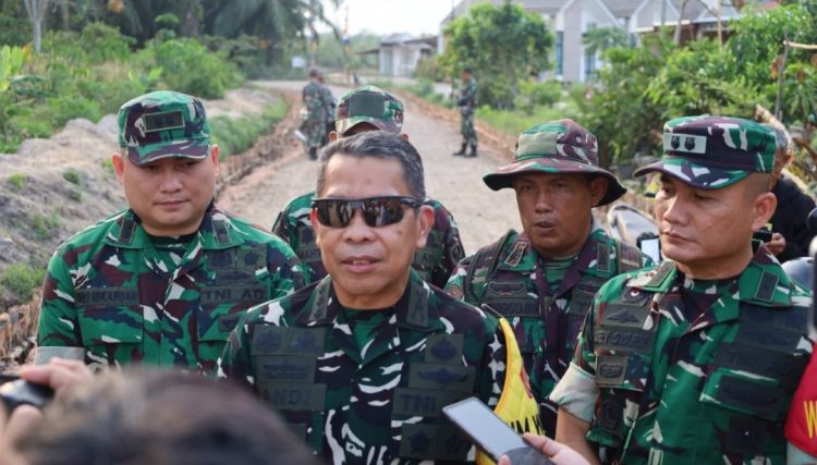 Katim Wasev Pastikan Pembangunan Jalan 750 Meter TMMD Ke-129 Sesuai Standar Kualitas
