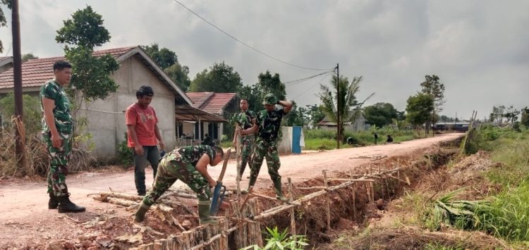 Memasuki Hari Ke-24, Di Balik Pekerjaan Fisik TMMD, Ada Semangat Pengabdian Prajurit untuk Masyarakat