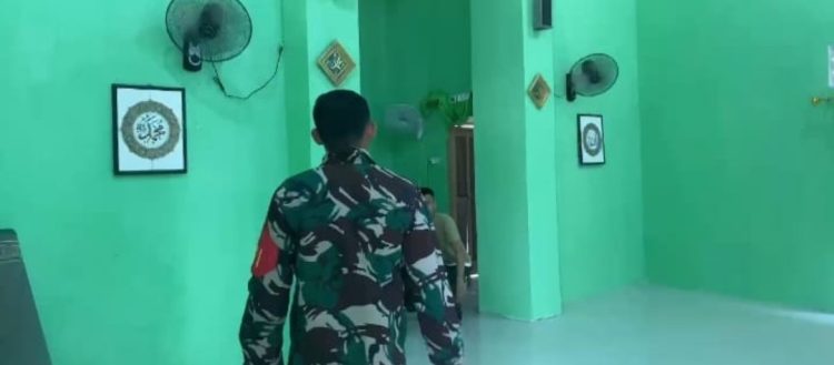 Progres Rehabilitasi Mushola Baitul Maghfurin Berlanjut, Danton Satgas Cek Pengecoran Parit Samping