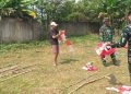 Bersama Warga, Prajurit TMMD Hiasi Kampung dengan Merah Putih Jelang HUT RI
