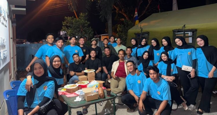 Hangatnya Kebersamaan Karang Taruna dan Satgas TMMD di Poskotis, Persaudaraan Makin Erat