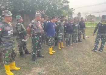 Jelang Penutupan TMMD ke-129, Satgas Bersama Anggota Kodim 0418/Palembang Bersihkan Area Kegiatan