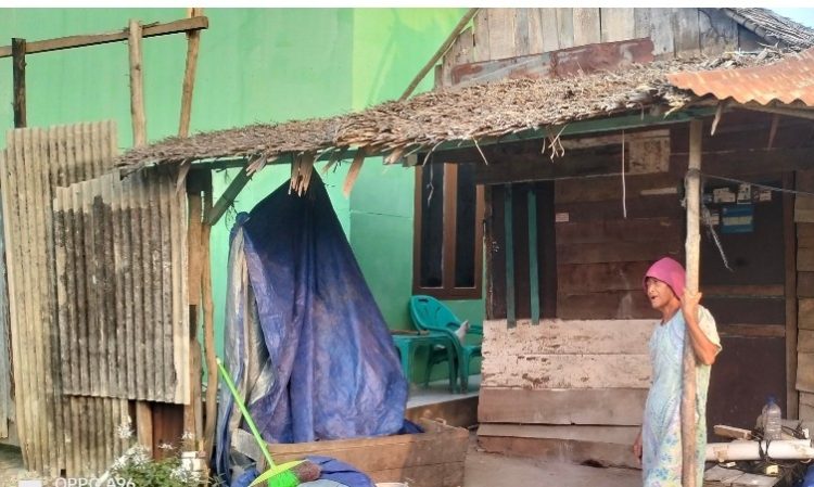 Dari Kandang Sapi yang Menjadi Rumah, Penantian Sriyanti Sejak Tahun 1987 untuk Hunian yang Layak Akhirnya Terealisasi Dari Program TMMD Kodim 0418/Palembang