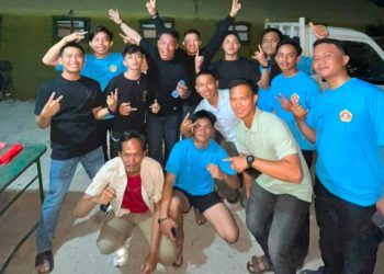 Usai Seharian Bekerja, Prajurit dan Pemuda Berbagi Cerita di Poskotis TMMD