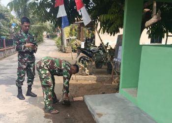 Jelang Penutupan TMMD ke-129, Satgas Finishing Pos Kamling dan Bersihkan Lingkungan