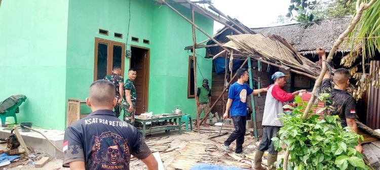 Tuntaskan RTLH Ibu Sriyanti, Satgas TMMD Perhatikan Setiap Detail Menjelang Penutupan
