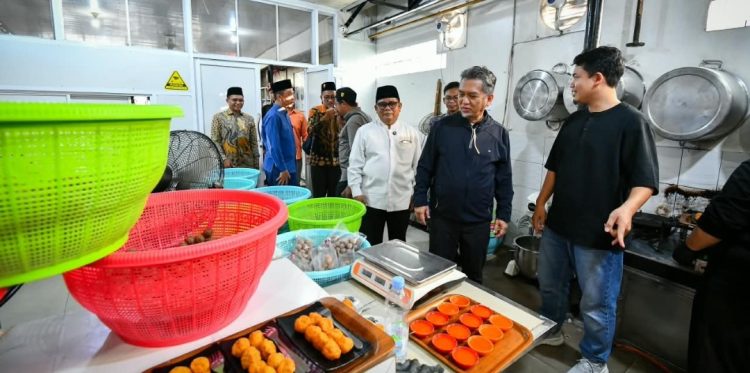 Cicipi Bakso Selera Baru, AMY Apresiasi Kisah Sukses Pengusaha Muda Palembang
