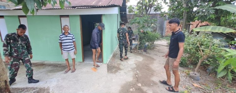 RTLH Pak Fernando Rampung, Satgas TMMD Lanjutkan Pembersihan Lingkungan Rumah