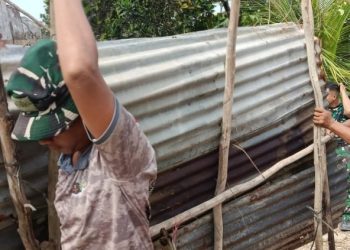 BUKAN SEKADAR MEMBANGUN RUMAH, SATGAS TMMD PASTIKAN HALAMAN IBU SRIYANTI IKUT RAPI