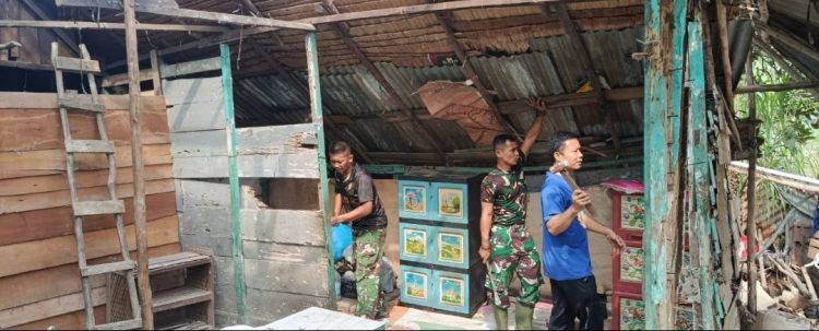 TMMD HAMPIR BERAKHIR, PENGABDIAN SATGAS BERLANJUT HINGGA HALAMAN RUMAH WARGA BERSIH