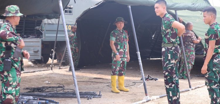Jelang Penutupan TMMD ke-129, Wadansatgas Cek Pemasangan Tenda di Lokasi Acara