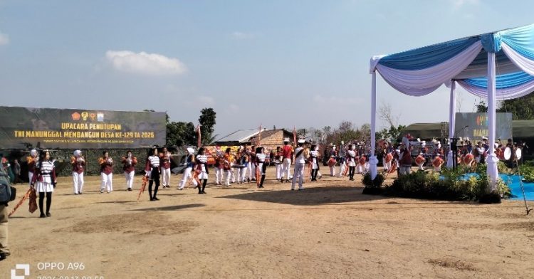 Drumband SMA Negeri 21 Palembang Turut Sukseskan Penutupan TMMD ke-129 Kodim 0418/Palembang