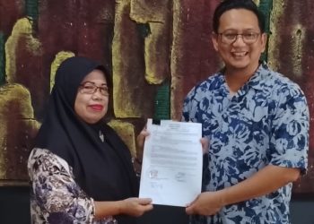 PTBA Kertapati Port Salurkan Bantuan 7 Kotak Sampah, Dukung Penataan Pasar di Palembang