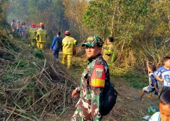 Babinsa Kemas Rindo Gerak Cepat Padamkan Kebakaran Lahan, Sekitar 5 Hektare Terbakar