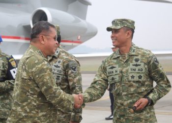 DANDIM 0418/PALEMBANG HADIRI PENYAMBUTAN KASAD JENDRAL TNI MARULI SIMANJUNTAK,M.Sc DI BANDARA SMB II Palembang