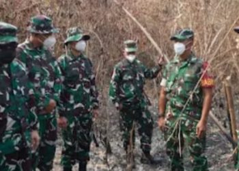 Tim Penyuluh Karhutla Seskoad Tinjau Lahan Terbakar dan Edukasi Warga Gandus
