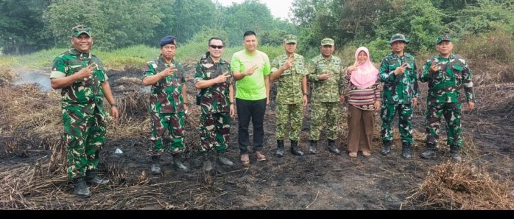 Tim Satgas Penyuluh Karhutla Tinjau Lokasi Kebakaran Lahan di Kertapati, Minta Titik Asap Kembali Disiram