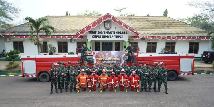 Pasis Seskoad Gelar Penyuluhan dan Simulasi Pemadaman Karhutla di Palembang