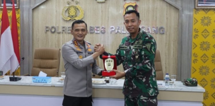 Pasis Seskoad Gelar Penyuluhan dan Simulasi Pemadaman Karhutla di Palembang