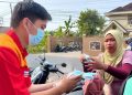 Alfamart Peduli Dampak Kabut Asap, Bagikan Masker dan Minuman Bervitamin C