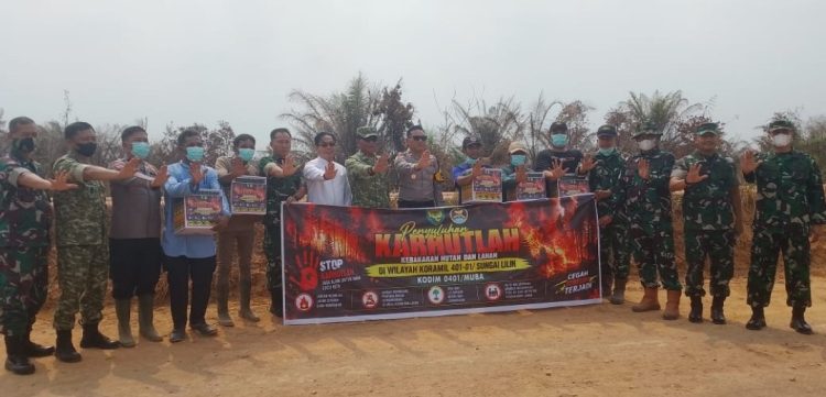 Tim Penyuluhan Karhutla Mabes TNI Tinjau Titik Api di Babat Supat