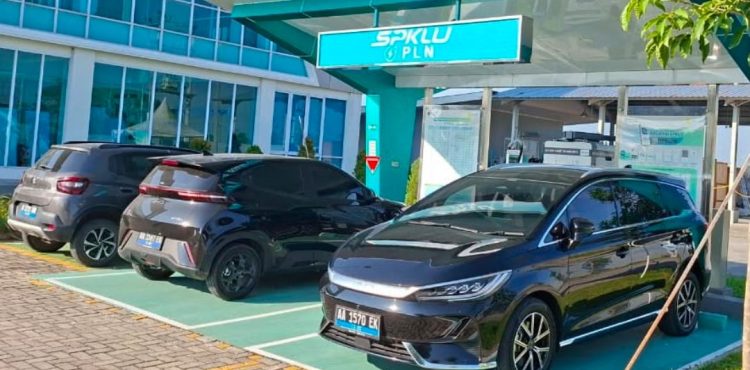 Tak Perlu Berebut, Cek Antrean SPKLU melalui Fitur AntreEV PLN Mobile