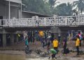Enam ​Relawan Pertamina Peduli RU Plaju Turut Berkontribusi Dalam Aksi Clean Up Sungai Musi