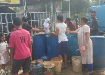 Peduli Kemarau PDK KOSGORO 1957 Palembang Salurkan Air Bersih Di Talang Petai Kelurahan Plaju Darat