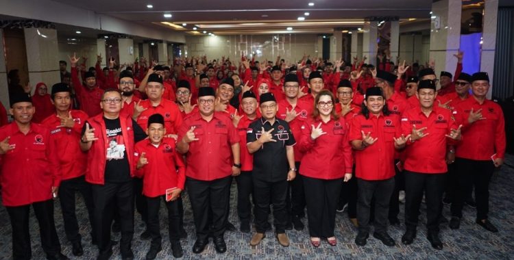 Lantik 18 PAC PDI Perjuangan Palembang, Ayu Nur Suri: Jangan Hanya Jadi Struktur, Harus Bergerak Bersama Rakyat