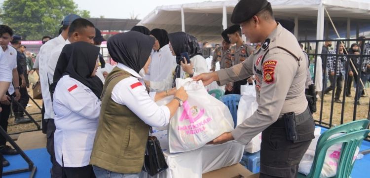Bhayangkari Sumsel Hadirkan 4.000 Paket Sembako dan Layanan Kesehatan bagi Warga Palembang