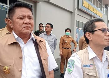 Gubernur Sumsel Melihat Pesawat Yang Membawa Dry Ice Di Pangkalan TNI, Berikut Beberapa Hal Penjelasannya