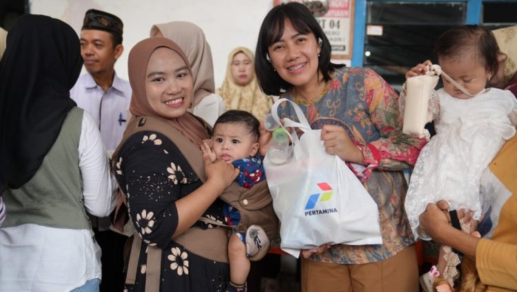 Dukung Pemenuhan Gizi Keluarga, Kilang Plaju Salurkan Paket PMT bagi Ratusan Balita dan Ibu Hamil di Kelurahan Sungai Rebo